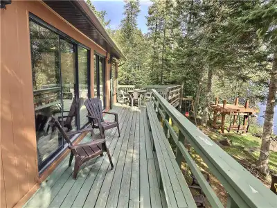 CHALET A QUEBEC AU BORD DE L'EAU - SECTEUR LAC-BEAUPORT (5 MINS DU RELAIS) - LIBRE MAINTENANT - OFFR...