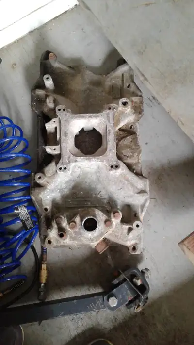 Edelbrock old school intake CALLS ONLY IF ON HERE STILL 4SALE 867-399-3014