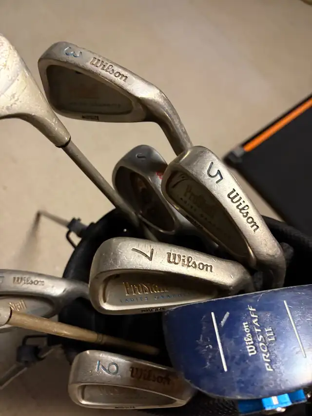 women’s right handed Wilson golf set and bag  in Golf in Guelph - Image 5