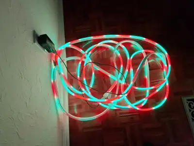 Bande Lumieres LED de 32 Pieds / LED Strip Lights 32 feet, View more