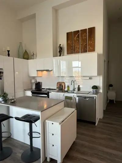 2 bedroom 2 bath. washer/dryer dishwasher, deck with beautiful view(can see Baker) top 4th floor And...