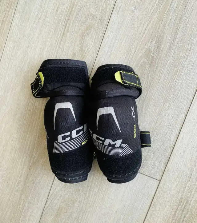 CCM Elbow hockey pads-youth size large  in Hockey in Calgary - Image 5