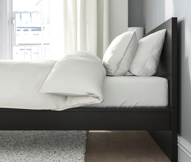 IKEA Malm king size bed frame-dark brown dans Lits et matelas  à Région de Mississauga/Peel - Image 2