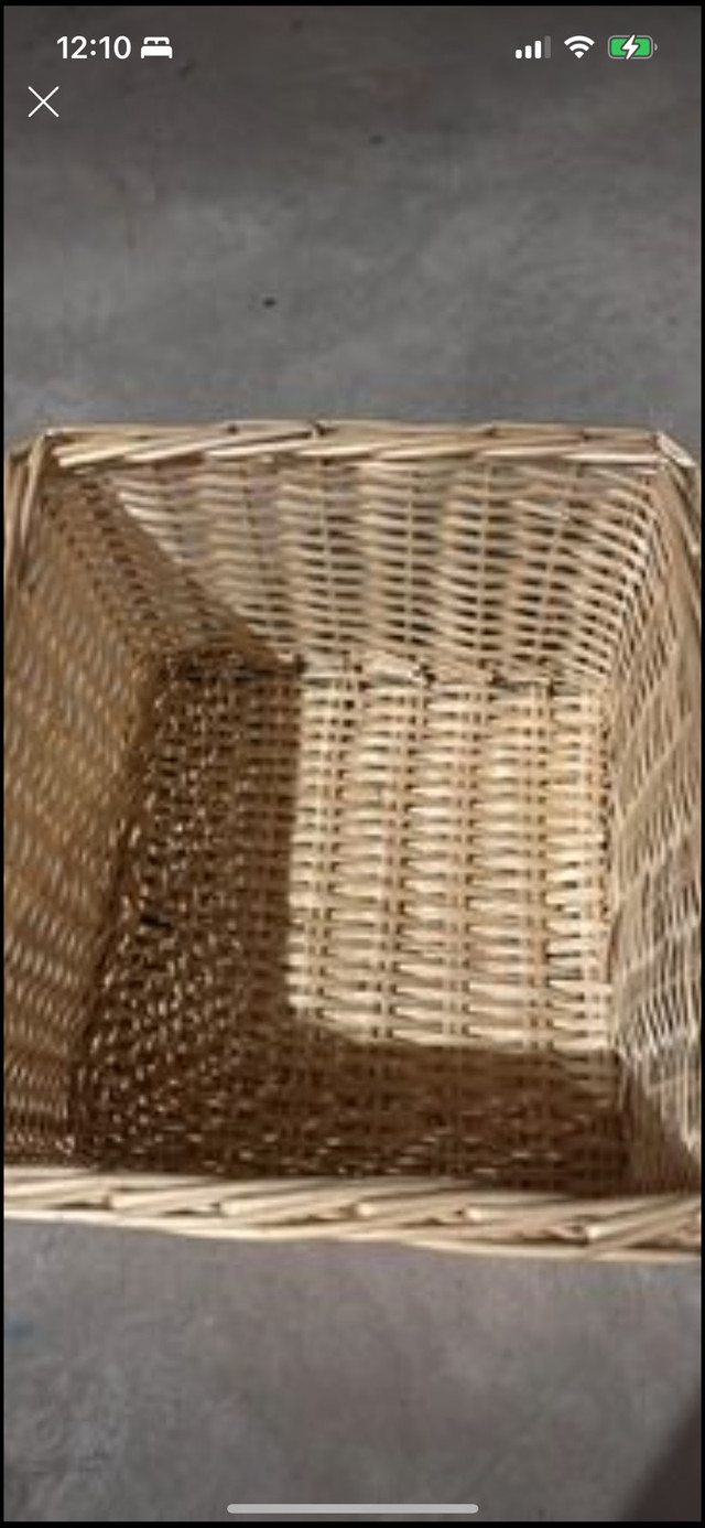 Medium square wicker basket in Storage & Organization in Calgary - Image 2