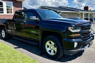 2016 Chevrolet Silverado 1500 True North Z71 Crew Cab 4x4. 191,000 km and 5.3L V8. True North Editio...