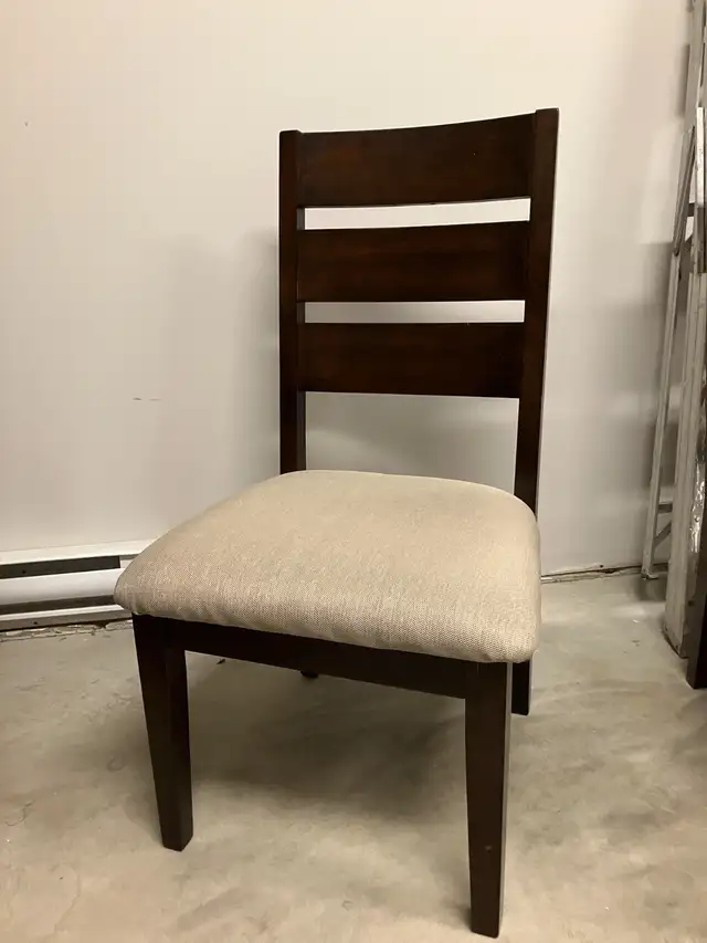 Solid wood dining room table and 6 chairs. in Dining Tables & Sets in Vernon - Image 3