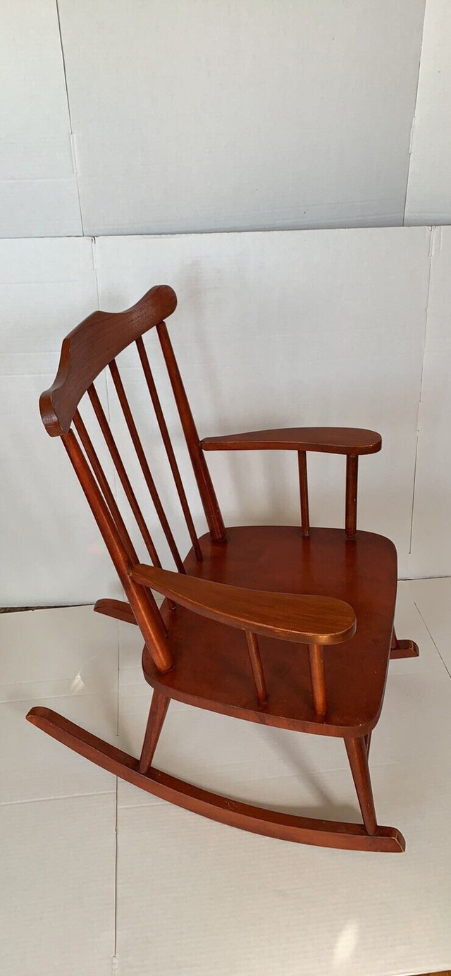 Rocking chair in Chairs & Recliners in Oshawa / Durham Region - Image 2