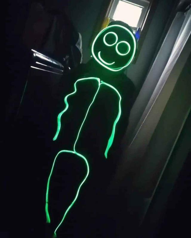 Glow in the dark stick man costume, used one Halloween, ages 4-6 in Toys & Games in Woodstock - Image 2