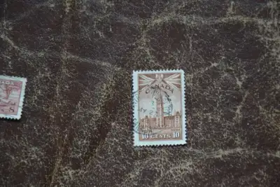 Stamps: Canada 1942 Parliament Bldgs. 10c. Scott 257., View more