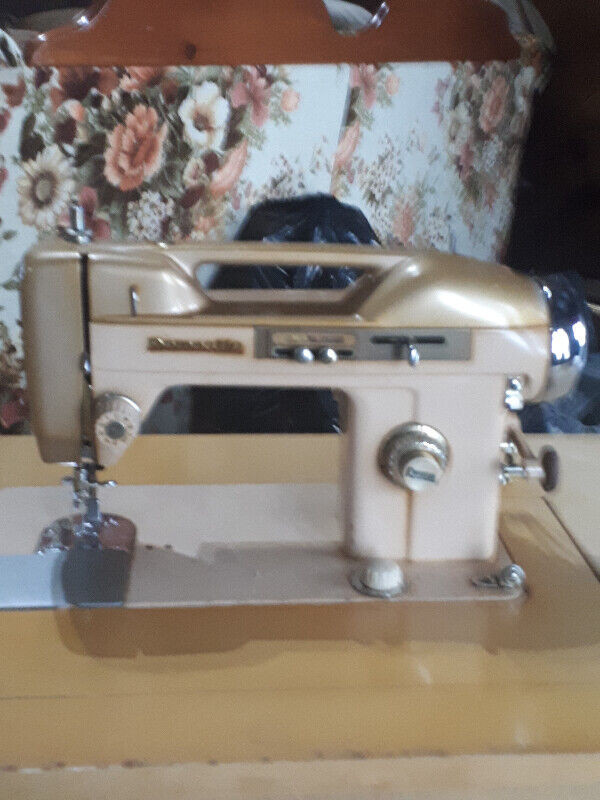 1960's Vintage Sewing Machine in Arts & Collectibles in Chatham-Kent