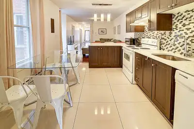 4823 Saint Urbain, Montreal, QC, Canada Property Description https://www.youtube.com/watch?v=bT1QK2P...