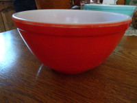 Bol vintage Pyrex rouge