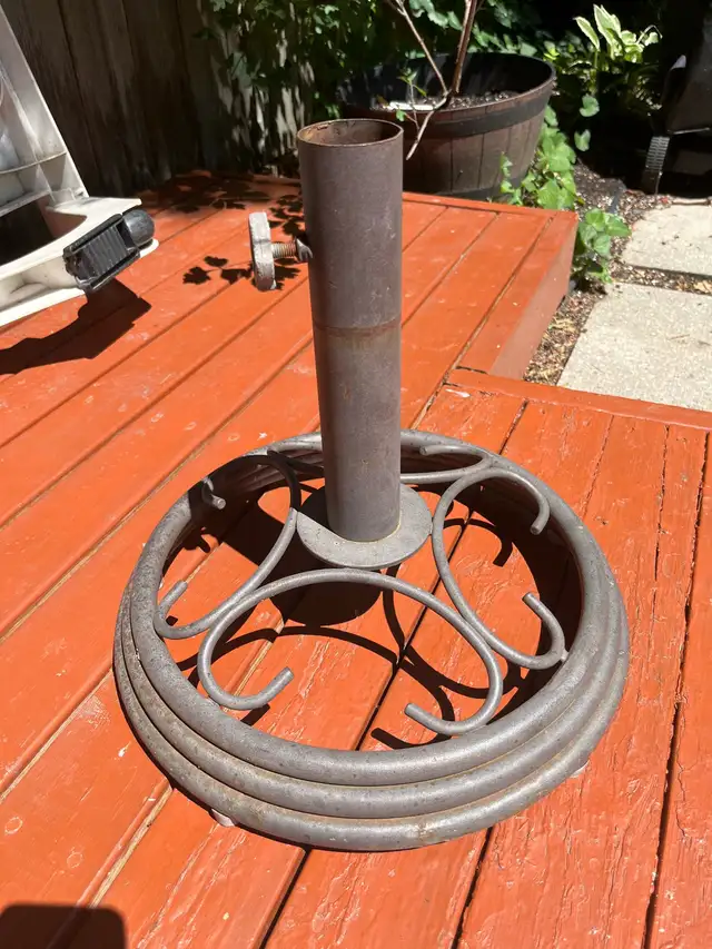 Patio umbrella stand