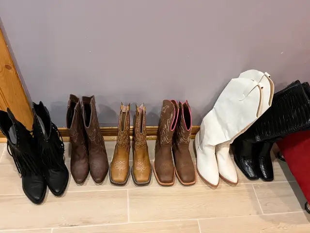Brand NEW Women Boots — Cowboy Western Fringe Crocodile Heels in Women's - Shoes in City of Toronto - Image 2