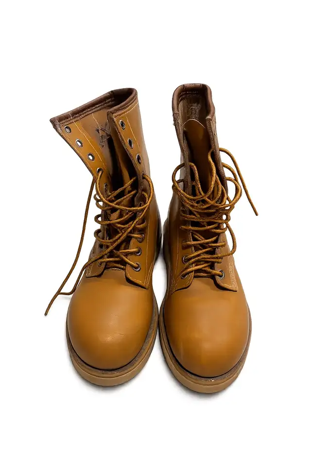 Canada Giant Steel Toe Work Boots (Women’s) All Leather Sz 5D in Men's Shoes in Calgary - Image 3