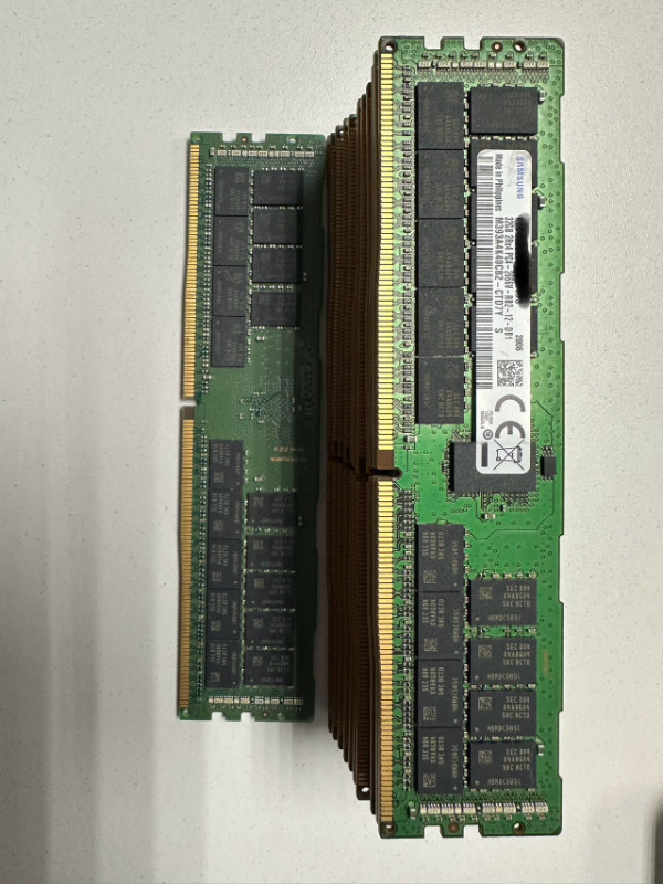 SAMSUNG 32GB 2RX4 PC4-2666V M393A4K40CB2-CTD7Y in System Components in Markham / York Region