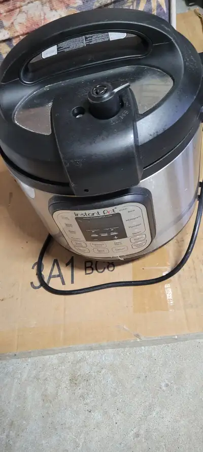 Insta-pot 7 lts, Micro wave, coffee makers in great condition., View more