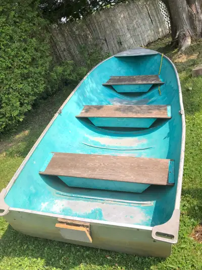 chaloupe 12' x54'' de large 995$, moteur disponible vendu séparement (Minn kota enduramax 45 lbs de...