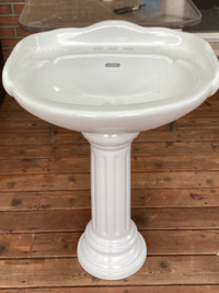 Brand NEW Pedestal Sink