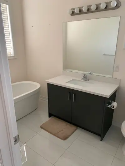 Semi-detach 4 bedroom house for rent brampton!