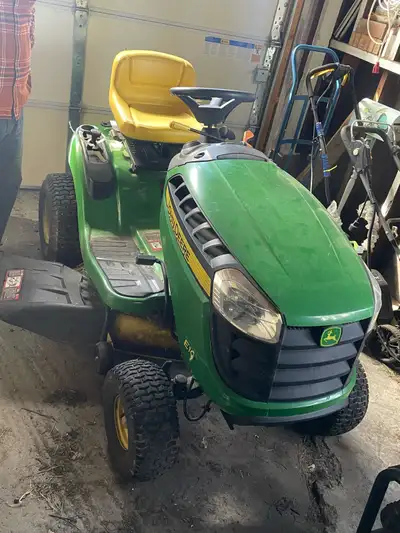 Used for farm 120 hours on machine Asking $3750 obo Text 905-269-1001 if interested Accepting E-Tran...