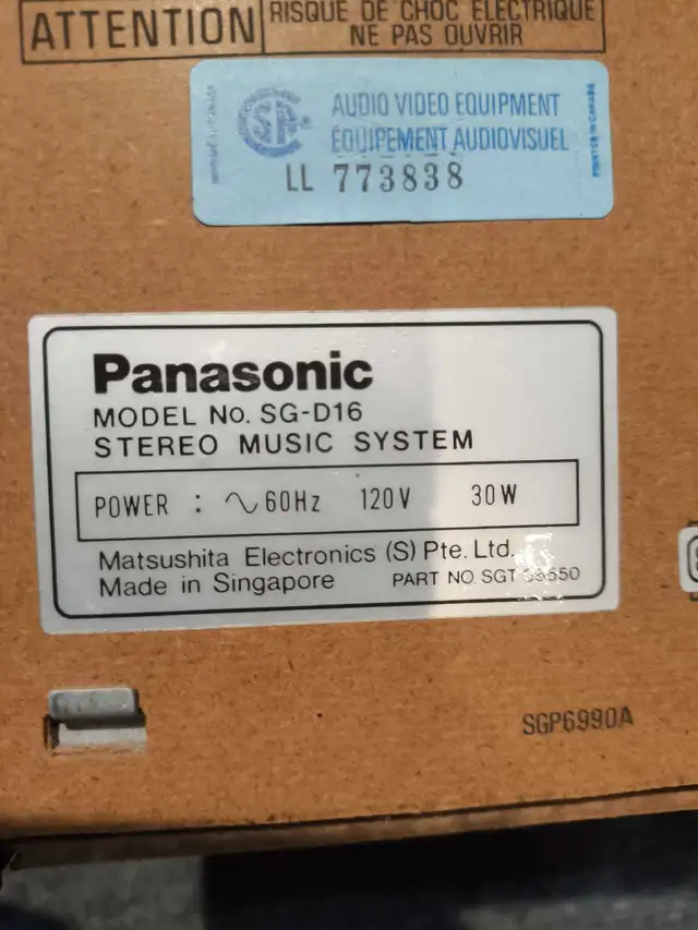 Vintage Panasonic SGD16 stereo system with turntable and cassett in Stereo Systems & Home Theatre in St. Albert - Image 4