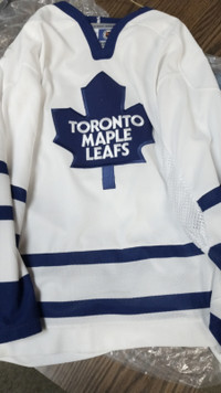 Toronto Maple Leafs Jersey--like new