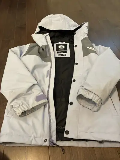 Volcom Snowboard/Ski Jacket. Very good condition. Add will stay up until sold.