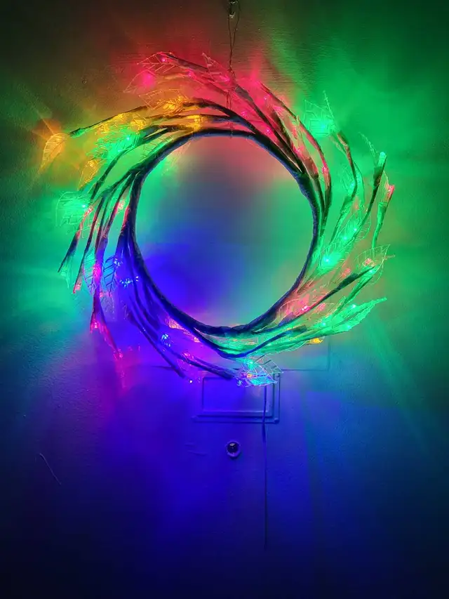 Multicolored LED Light Leaf Wreath 12 inch diameter in Outdoor Lighting in City of Toronto - Image 4