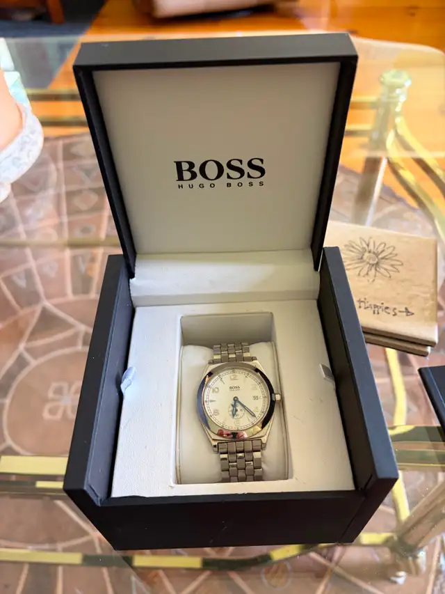 Vintage Bosss 1110 Swiss made watch with stainless steel band in Jewellery & Watches in London - Image 2