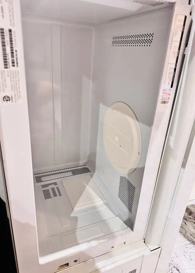 SAMSUNG OTR in Microwaves & Cookers in Winnipeg - Image 6