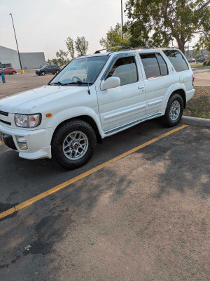 2000 Nissan Pathfinder LE