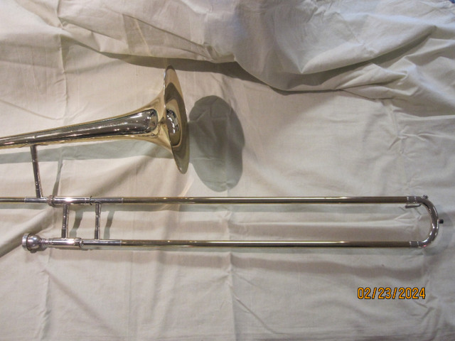 Conn Century Trombone 76H With Case in Brass in Chatham-Kent - Image 3