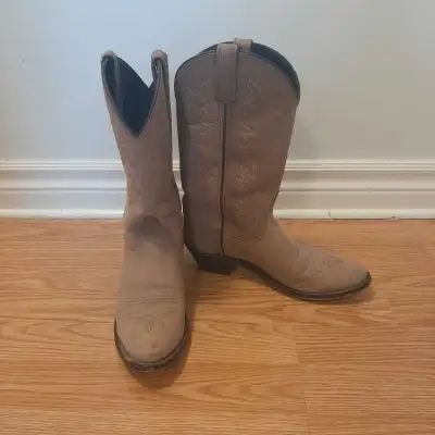 Old West SCL 7014 cowboy boots. Size 7.5 Great condition. Moving and no longer fit. Pick up ans cash...