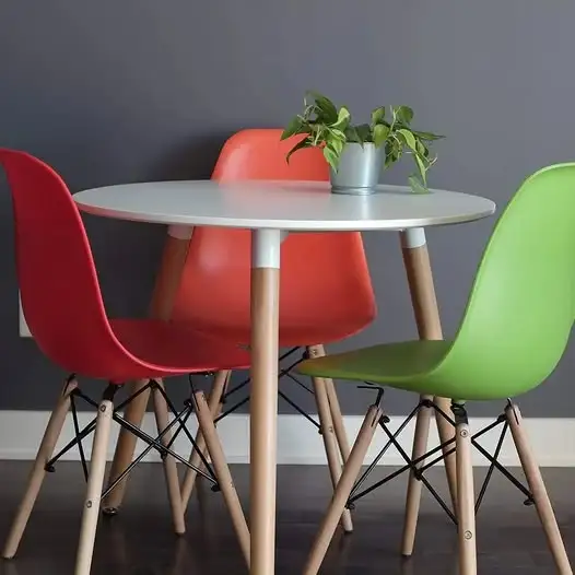 Special offer! 3 leg white round dining table, coffee table in Dining Tables & Sets in City of Montréal - Image 3