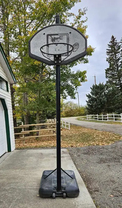 ⭕✅ Pickup location - Pipestone Alberta ✅⭕ Huffy Sports Outdoor Portable Basketball Hoop Used conditi...