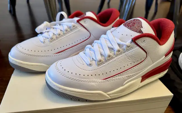 Air Jordan 2/3 'White Varsity Red' Size 8 in Men's Shoes in City of Toronto - Image 2