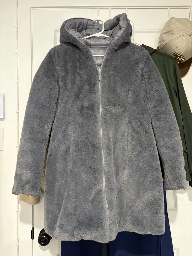 Annabell’s women’s reversible winter coat MEDIUM in Women's - Tops & Outerwear in City of Montréal - Image 3