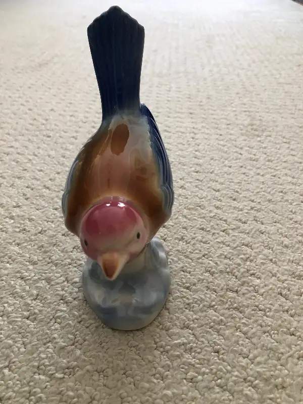 Porcelain bird figurine64595457918851125