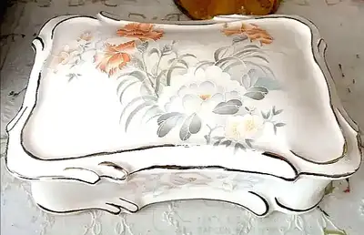 Vintage porcelain trinket Box floral design gold gilt,, View more