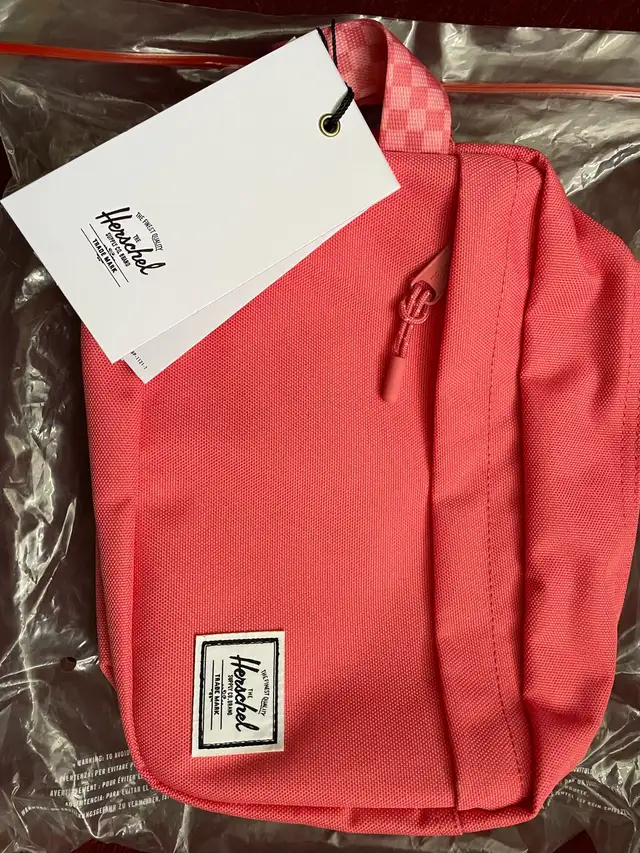 Herschel bags - Assorted in Women's - Bags & Wallets in Barrie - Image 3