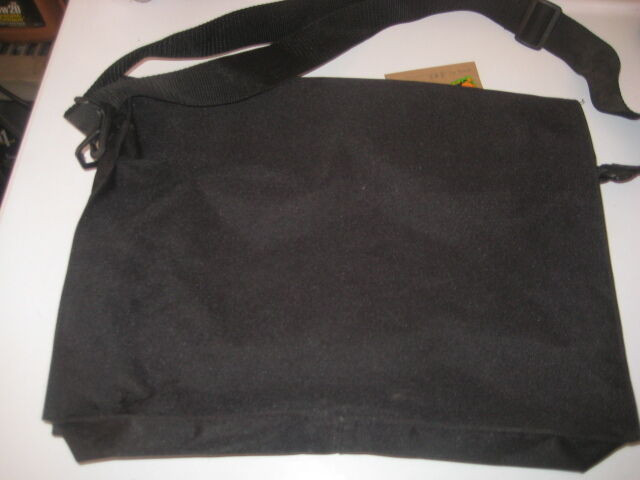 Briefcase like nylon bag and travel/beach bag - you choose in Other in Calgary - Image 2