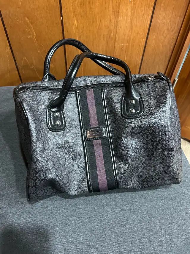 Tommy Hillfiger Purse - Great Condition 628543940759061225