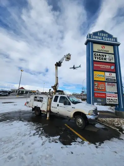 Pay: $17.00-$20.00 per hour Expected hours: 24 – 40 per week EDIT: To the loads of folks who have co...