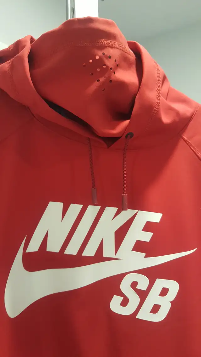 Nike SB Hoodie with facemask in Men's Shoes in Kitchener / Waterloo - Image 3