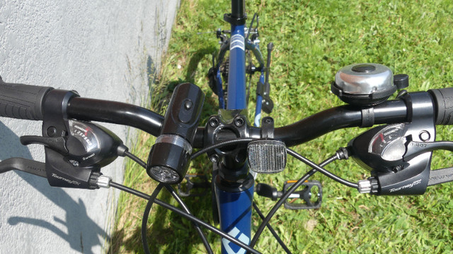 Vélo hybride pour homme à vendre dans Randonnée, ville et hybrides  à Saguenay - Image 2