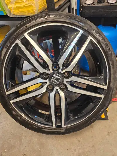 Mag 19 original de honda accord sport, Dimensions 19 pouces Largeur 8.0 Off set 55 Bolt patern 114,3...
