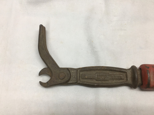 Antique NOS ETF Tool Cast Iron 3775 Forged Steel Nail Puller in Electrical in St. Catharines - Image 4