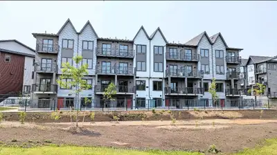 3 bed 3 wash condo townhouse at Brock/Taunton. - 3 years new unit. - Rent includes Water, Heat,AC, I...