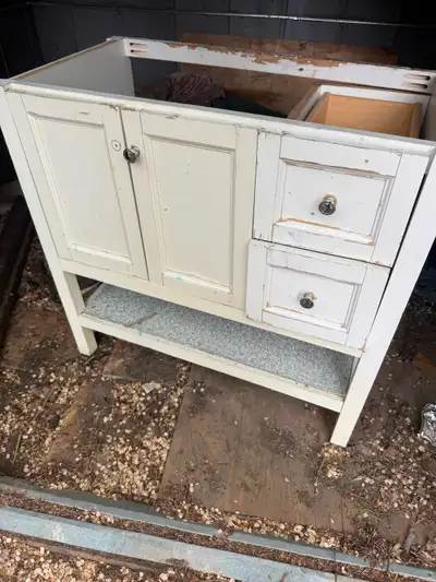 Used vanity. Don’t know dimensions right now. Located in Caswell.